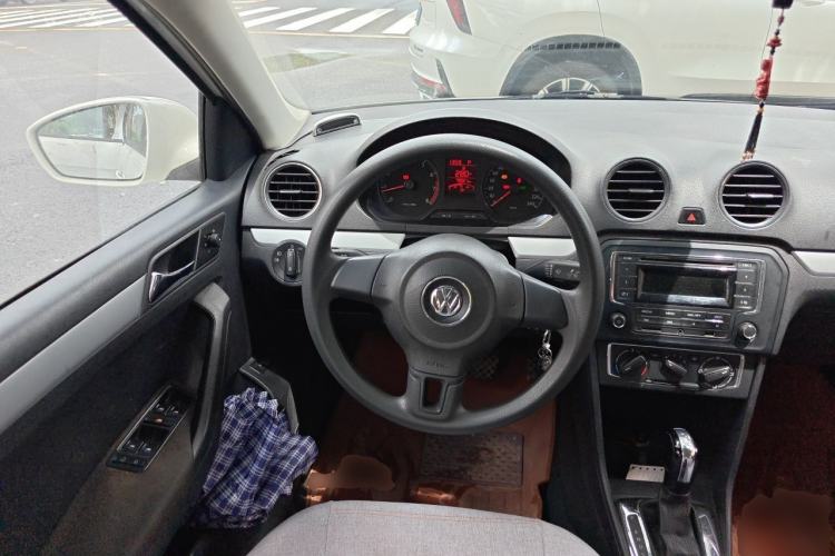 Used Volkswagen Jetta 2013 1.6L Automatic Comfort Model Steering Wheel