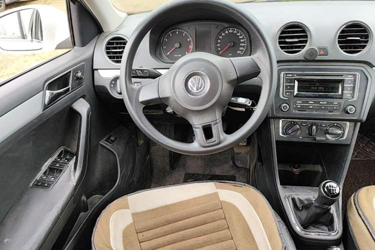 Used Volkswagen Jetta 2013 1.6L Manual Comfort Model Steering Wheel