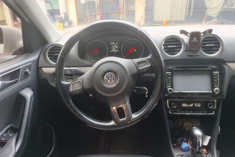 Used Volkswagen Jetta 2013 1.6L Automatic Luxury Model Steering Wheel