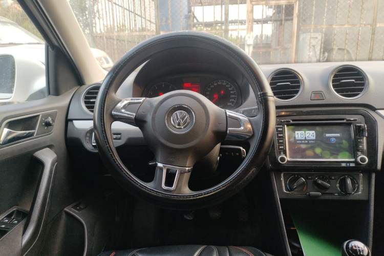 Used Volkswagen Jetta 2013 1.6L Manual Comfort Model Steering Wheel
