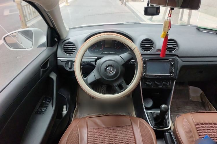Used Volkswagen Jetta 2013 1.6L Manual Fashion Edition Steering Wheel