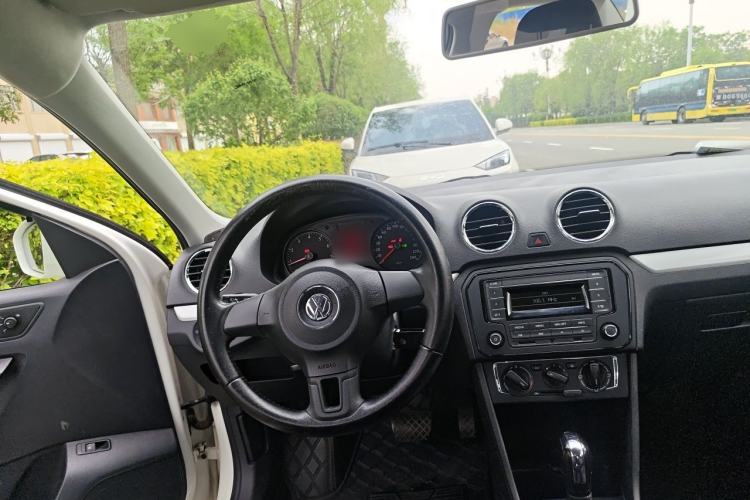 Used Volkswagen Jetta 2013 1.6L Automatic Comfort Model Steering Wheel