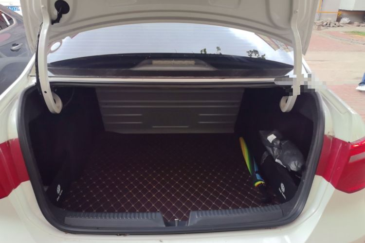 Used Volkswagen Jetta 2013 1.6L Manual Fashion Edition Trunk