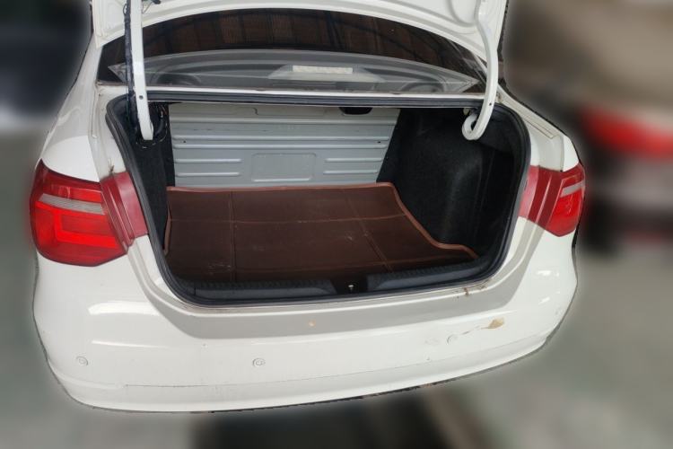 Used Volkswagen Jetta 2013 1.6L Manual Fashion Edition Trunk