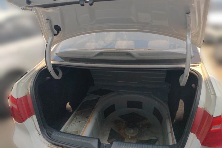 Used Volkswagen Jetta 2013 1.6L Manual Fashion Edition Trunk