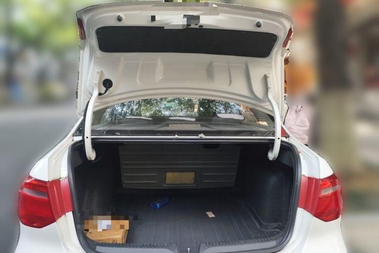 Used Volkswagen Jetta 2013 1.6L Manual Fashion Edition Trunk