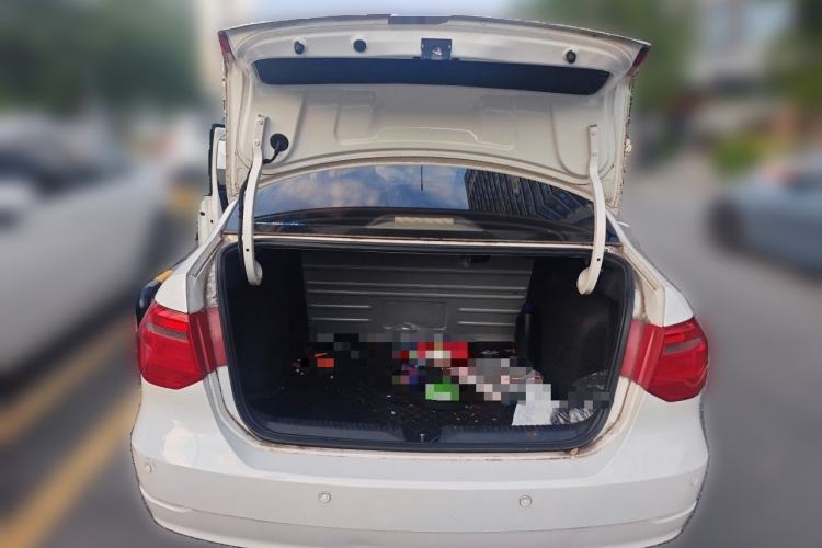 Used Volkswagen Jetta 2013 1.6L Manual Fashion Edition Trunk