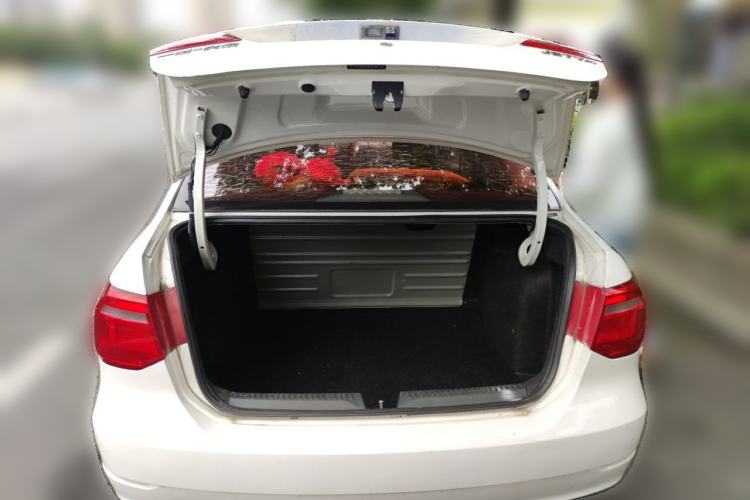 Used Volkswagen Jetta 2013 1.6L Automatic Fashion Model Trunk