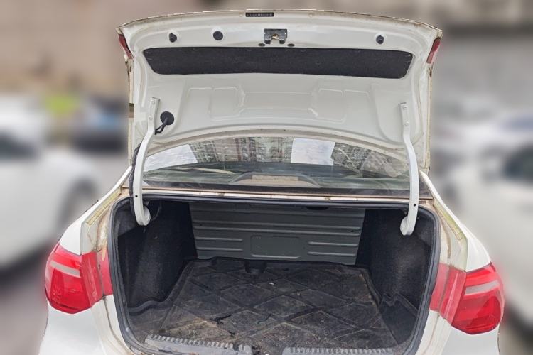 Used Volkswagen Jetta 2013 1.6L Automatic Fashion Model Trunk