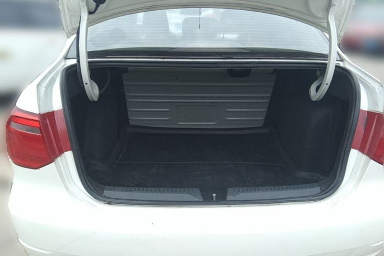 Used Volkswagen Jetta 2013 1.6L Manual Fashion Edition Trunk