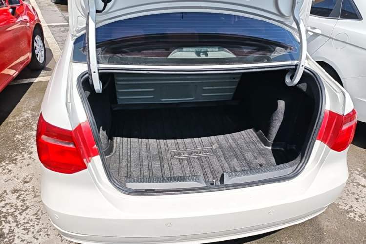 Used Volkswagen Jetta 2013 1.6L Manual Comfort Model Trunk