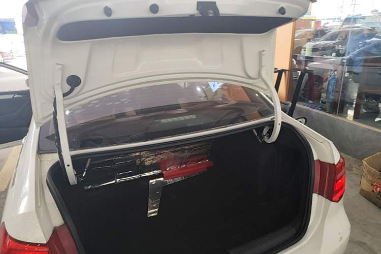 Used Volkswagen Jetta 2013 1.6L Manual Comfort Model Trunk