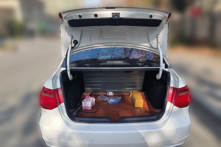 Used Volkswagen Jetta 2013 1.6L Manual Fashion Edition Trunk