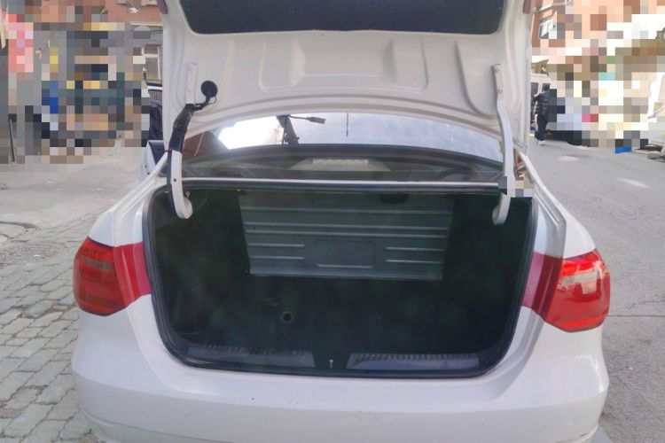 Used Volkswagen Jetta 2013 1.6L Manual Fashion Edition Trunk
