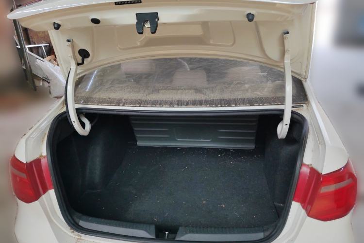 Used Volkswagen Jetta 2013 1.6L Manual Fashion Edition Trunk