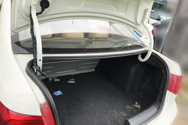 Used Volkswagen Jetta 2013 1.6L Automatic Fashion Model Trunk