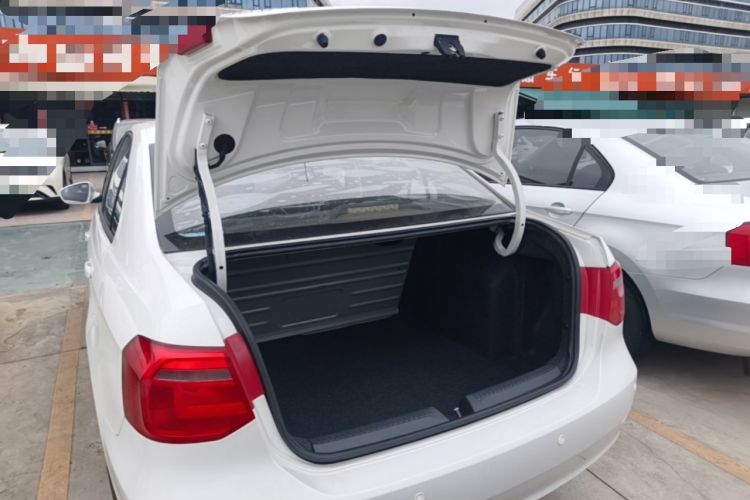 Used Volkswagen Jetta 2013 1.6L Automatic Fashion Model Trunk