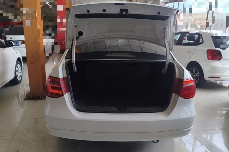 Used Volkswagen Jetta 2013 1.6L Manual Fashion Edition Trunk