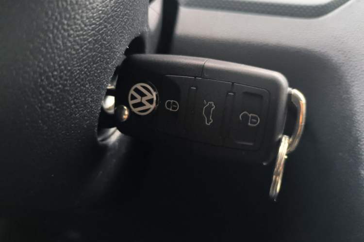 Used Volkswagen Jetta 2013 1.6L Manual Fashion Edition Vehicle Key
