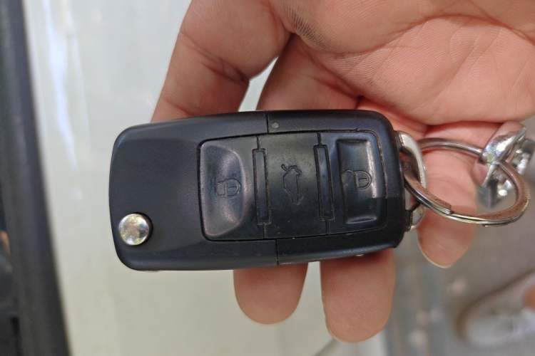 Used Volkswagen Jetta 2013 1.6L Manual Fashion Edition Vehicle Key