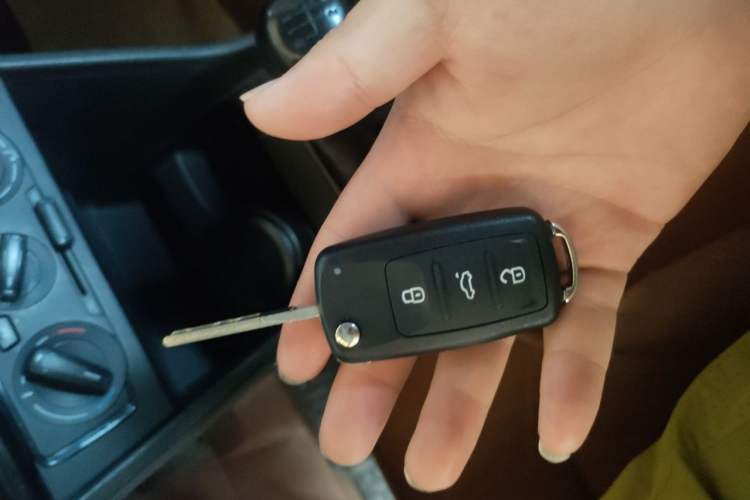 Used Volkswagen Jetta 2013 1.6L Manual Fashion Edition Vehicle Key
