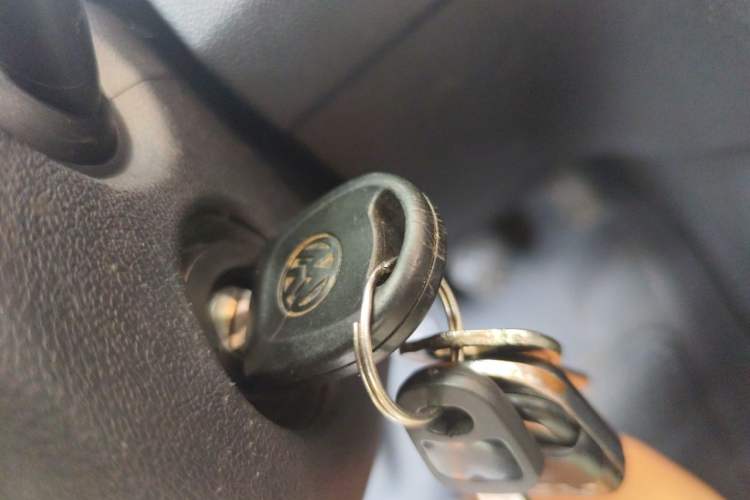 Used Volkswagen Jetta 2013 1.6L Manual Fashion Edition Vehicle Key