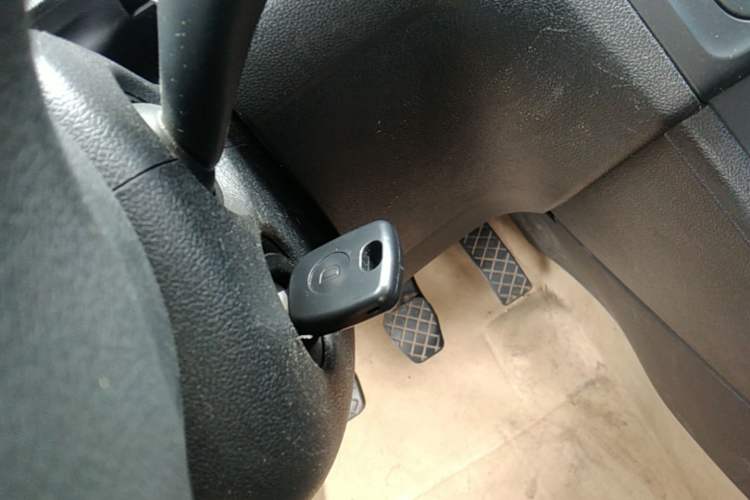 Used Volkswagen Jetta 2013 1.6L Manual Fashion Edition Vehicle Key