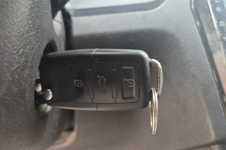 Used Volkswagen Jetta 2013 1.4L Manual Fashion Model Vehicle Key