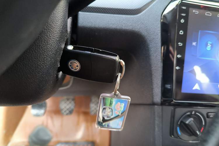 Used Volkswagen Jetta 2013 1.6L Manual Fashion Edition Vehicle Key
