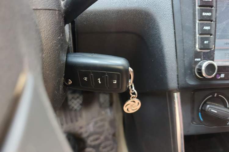 Used Volkswagen Jetta 2013 1.6L Manual Fashion Edition Vehicle Key