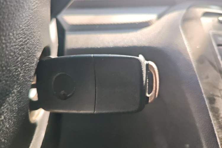 Used Volkswagen Jetta 2013 1.4L Manual Fashion Model Vehicle Key