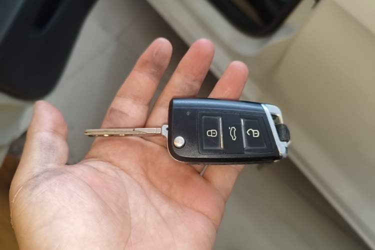 Used Volkswagen Jetta 2013 1.6L Manual Fashion Edition Vehicle Key