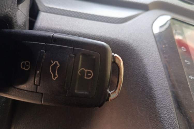Used Volkswagen Jetta 2013 1.6L Manual Fashion Edition Vehicle Key