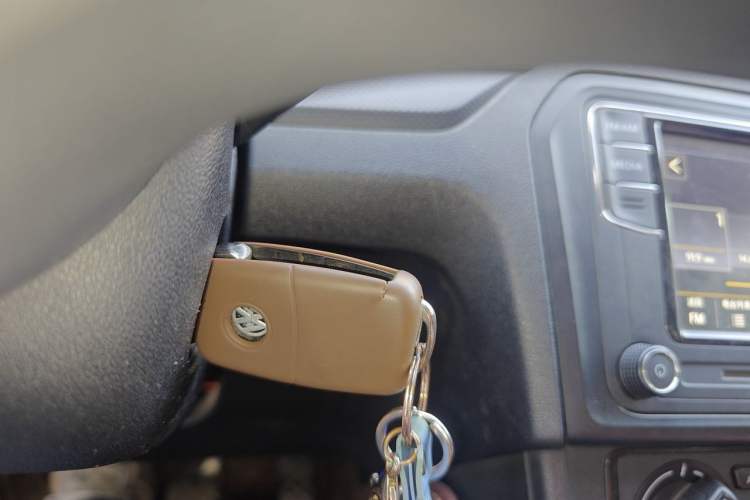 Used Volkswagen Jetta 2013 1.4L Manual Fashion Model Vehicle Key