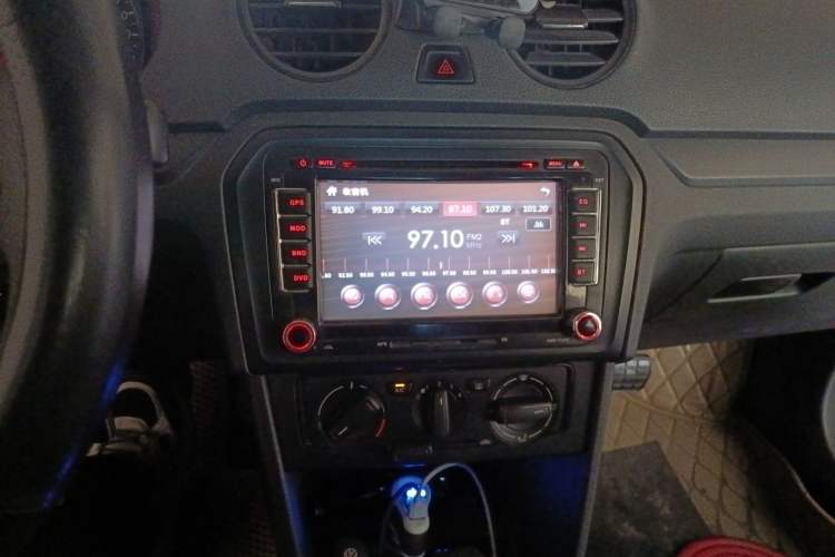 Used Volkswagen Jetta 2013 1.6L Automatic Fashion Model Audio And AC Panel