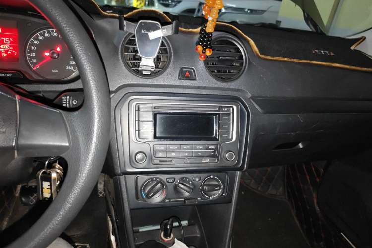 Used Volkswagen Jetta 2013 1.4L Manual Fashion Model Audio And AC Panel
