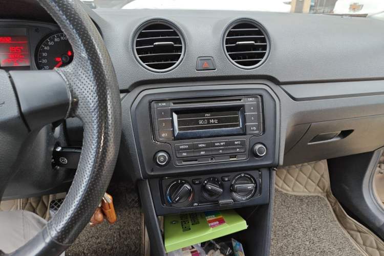 Used Volkswagen Jetta 2013 1.6L Manual Fashion Edition Audio And AC Panel