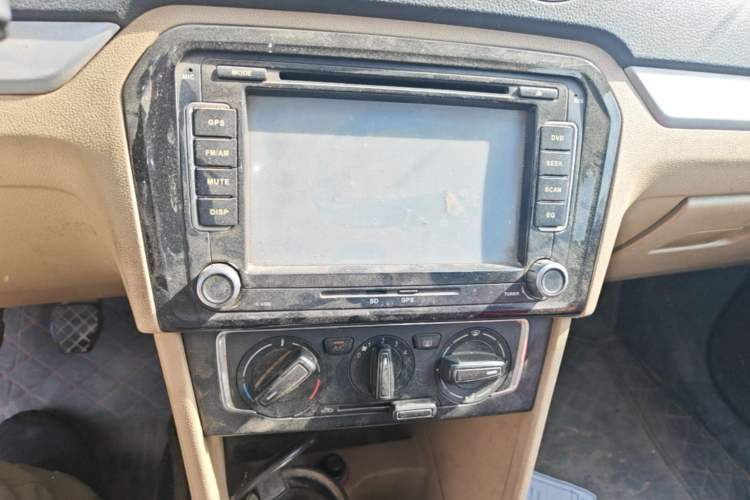 Used Volkswagen Jetta 2013 1.6L Manual Comfort Model Audio And AC Panel