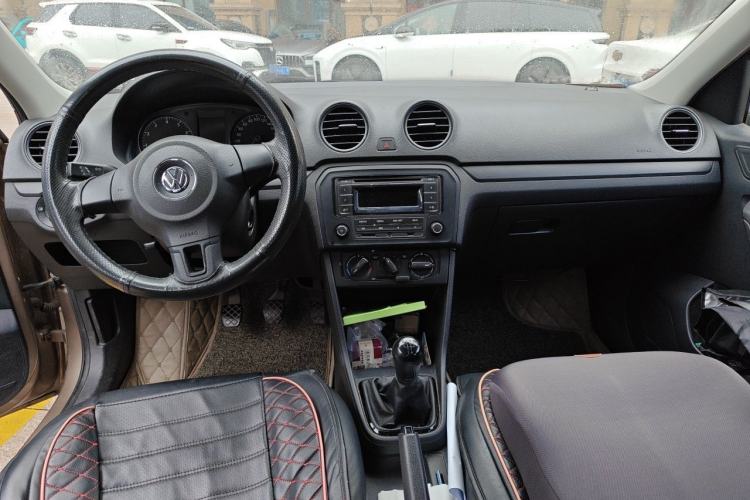 Used Volkswagen Jetta 2013 1.6L Manual Fashion Edition Center Console