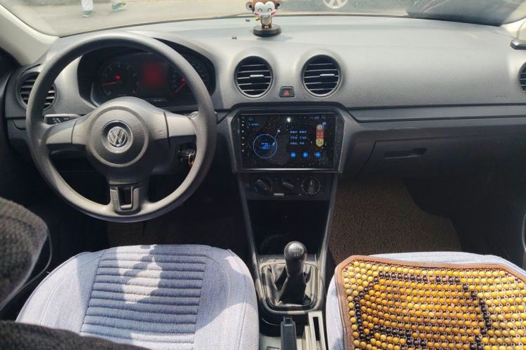 Used Volkswagen Jetta 2013 1.6L Manual Fashion Edition Center Console