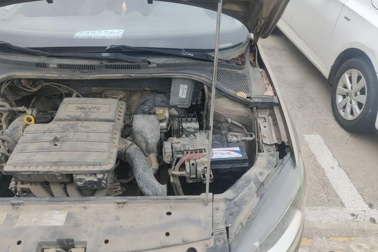 Used Volkswagen Jetta 2013 1.6L Manual Fashion Edition Engine Bay Left