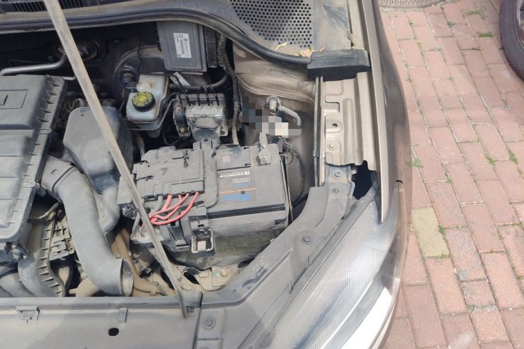 Used Volkswagen Jetta 2013 1.6L Manual Fashion Edition Engine Bay Left