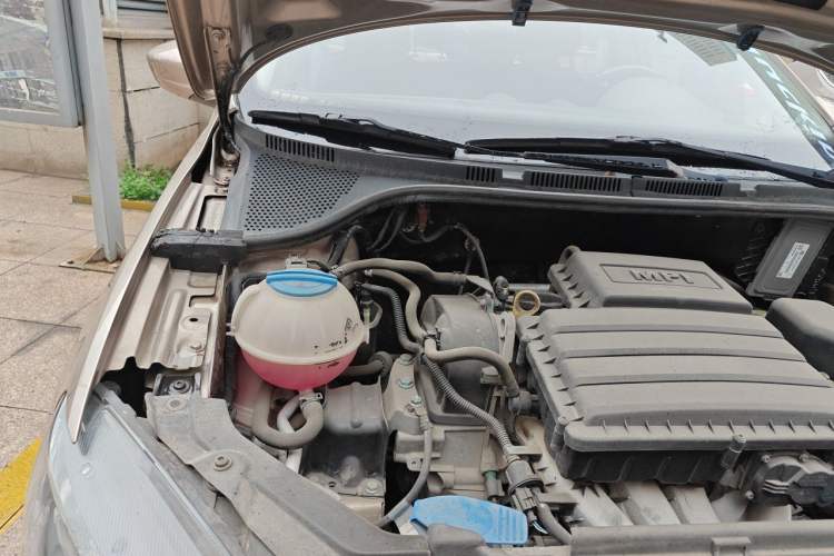 Used Volkswagen Jetta 2013 1.6L Manual Fashion Edition Engine Bay Right