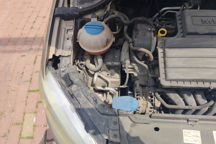 Used Volkswagen Jetta 2013 1.6L Manual Fashion Edition Engine Bay Right