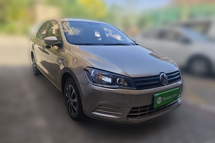 Used Volkswagen Jetta 2013 1.6L Manual Fashion Edition Front Right 45 Deg