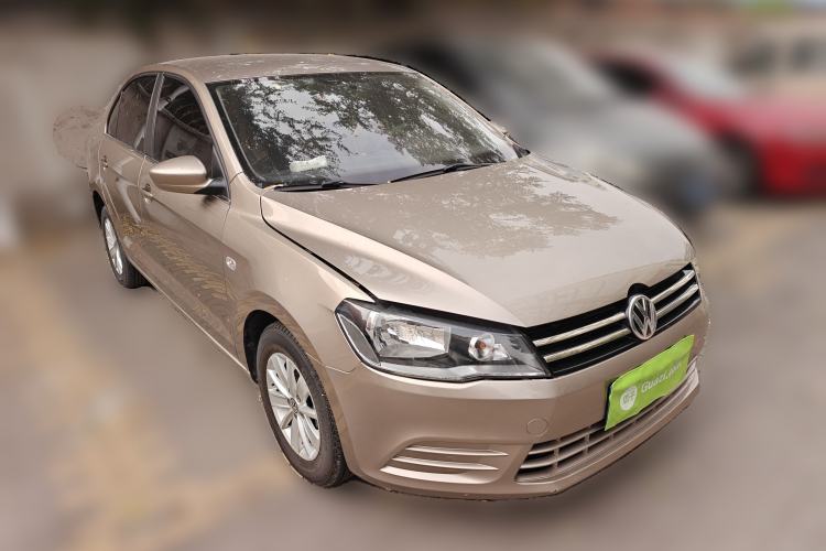 Used Volkswagen Jetta 2013 1.6L Manual Fashion Edition Front Right 45 Deg