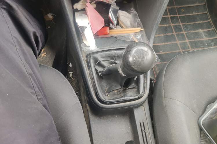 Used Volkswagen Jetta 2013 1.6L Manual Fashion Edition Gear Lever