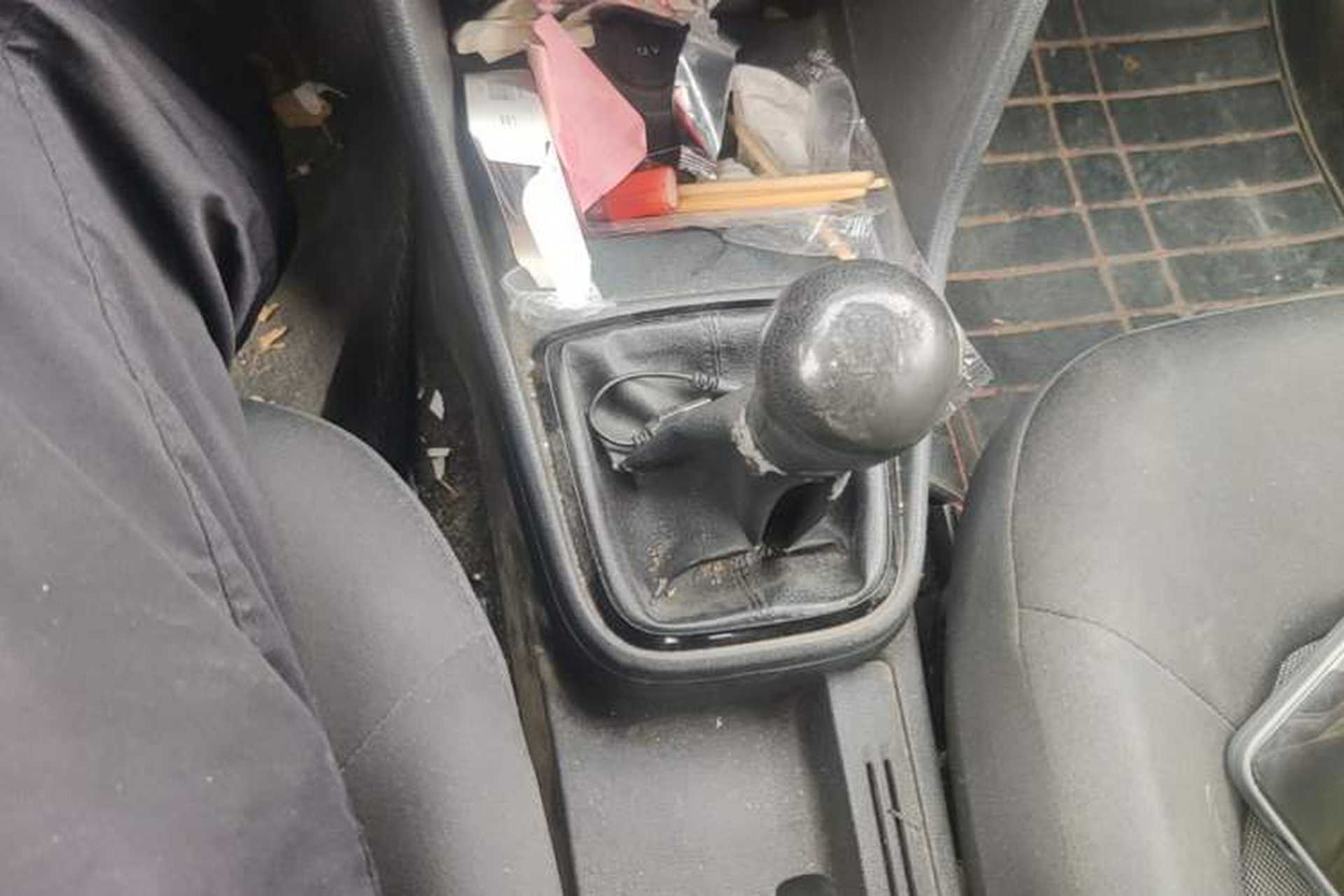 Used Volkswagen Jetta 2013 1.6L Manual Fashion Edition Gear Lever