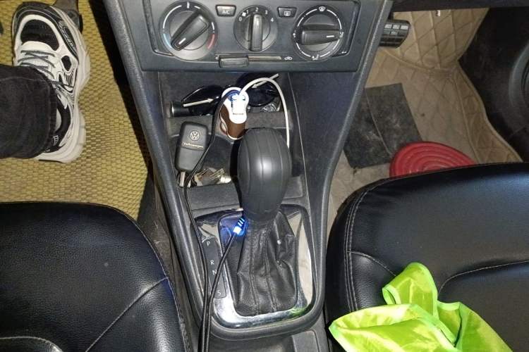 Used Volkswagen Jetta 2013 1.6L Automatic Fashion Model Gear Lever
