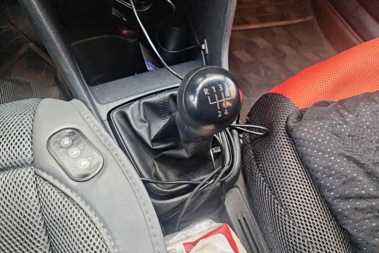 Used Volkswagen Jetta 2013 1.6L Manual Fashion Edition Gear Lever